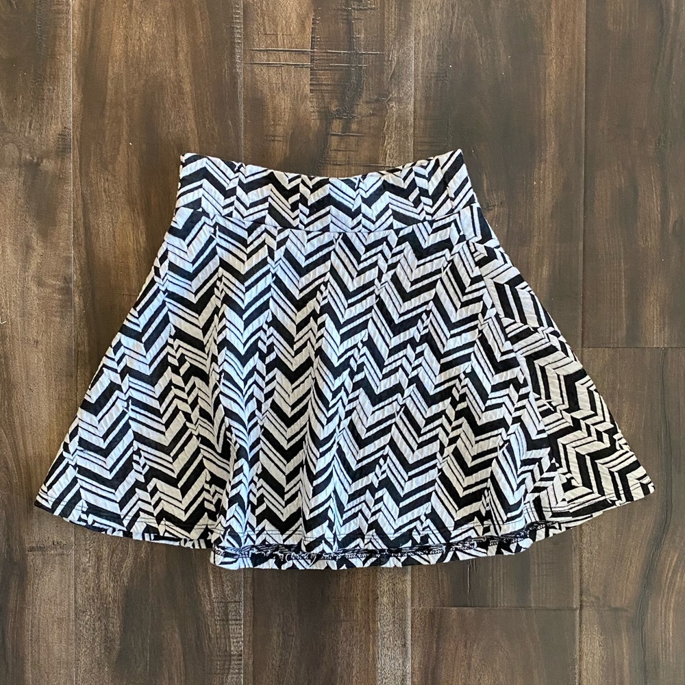 Charlotte Russe black & white skater skirt size xs